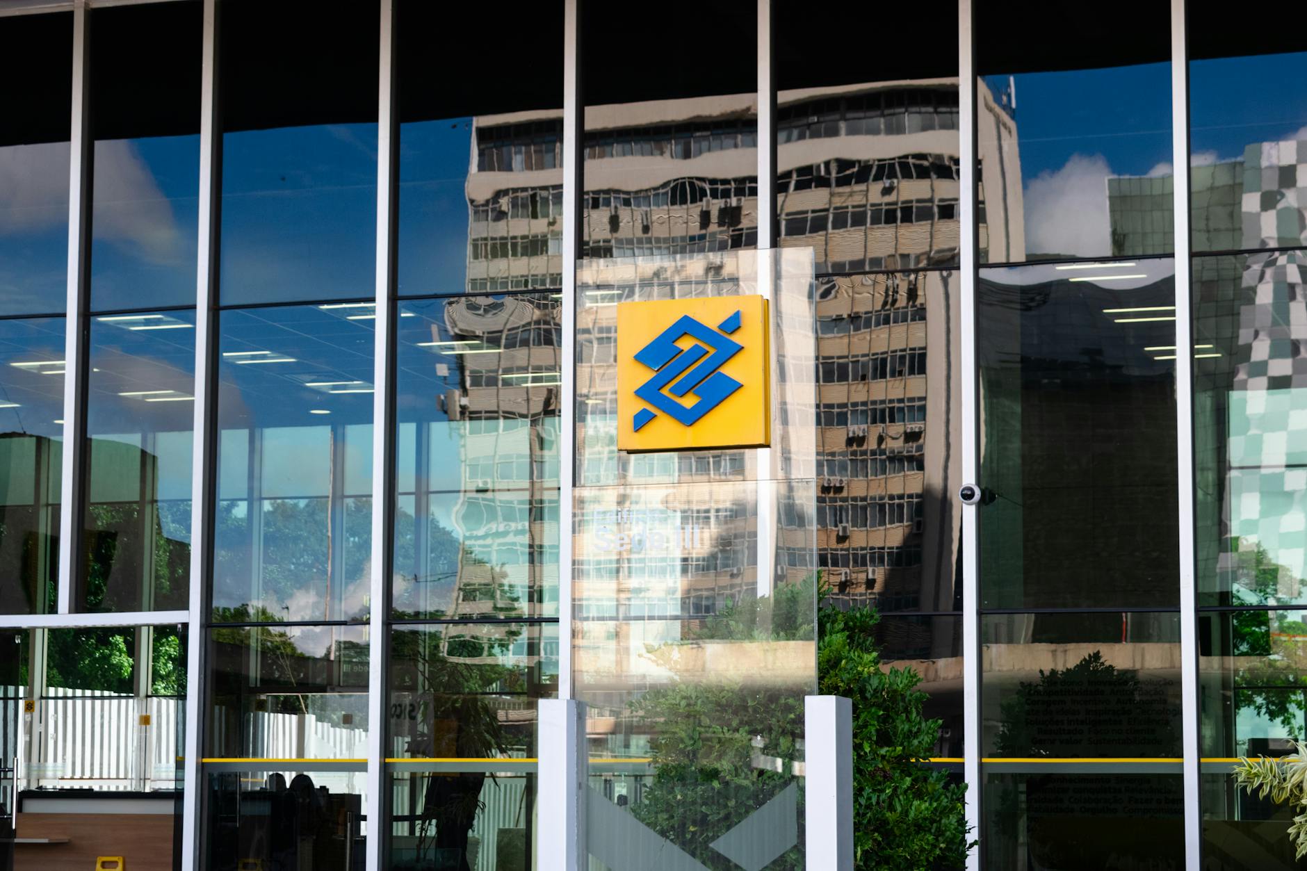 Ghana Central Bank Chief Unveils Plan to Make Ghana 'Singapore of Africa'
