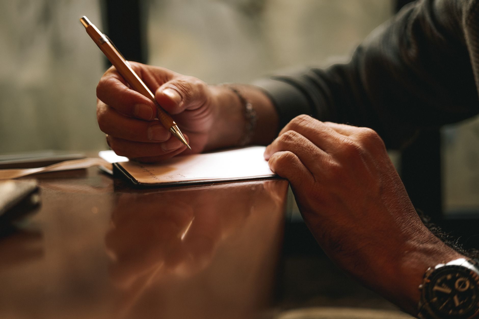 AI Writing Tools: When They Actually Help, When They Don't, and How to Use Them Right