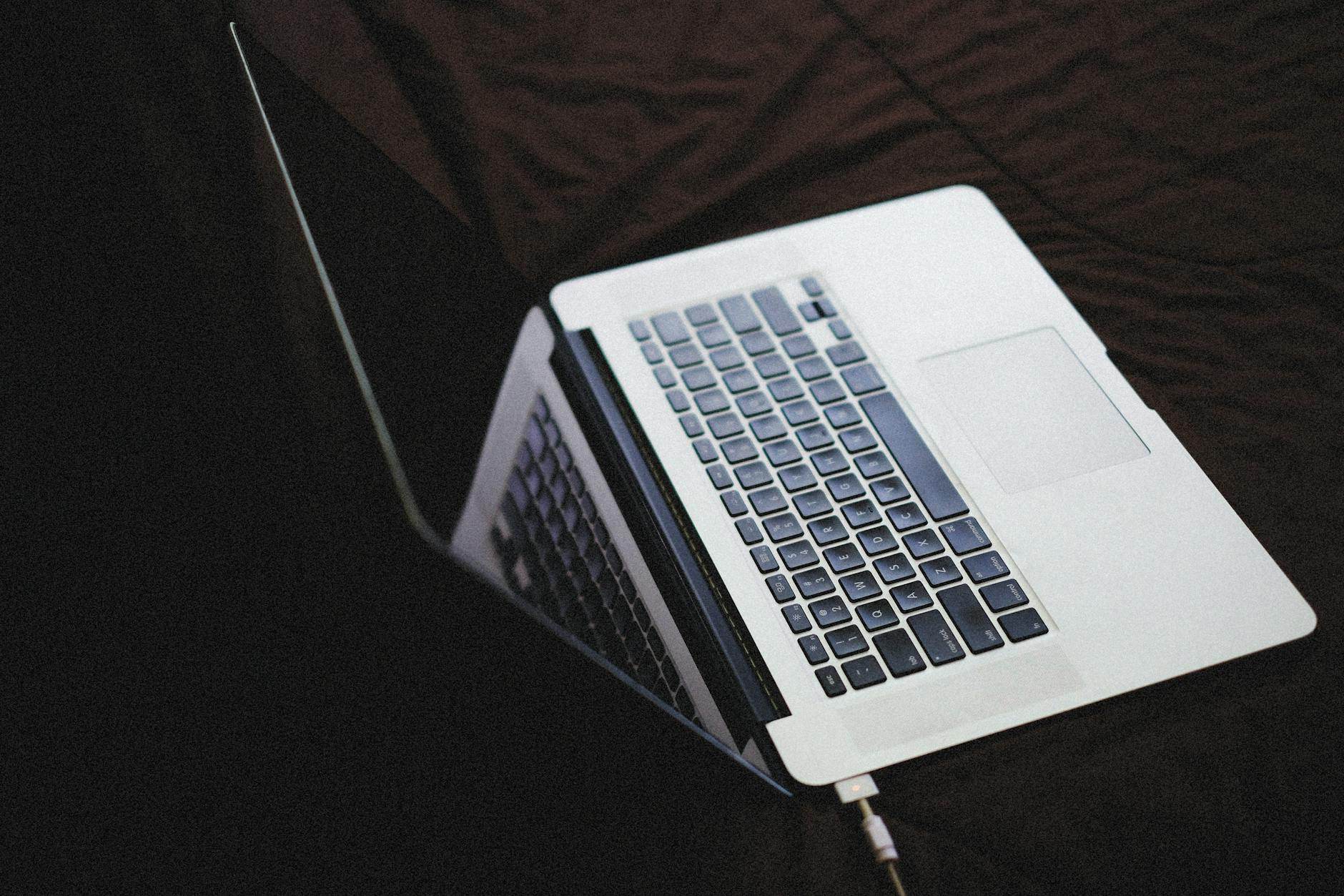 7 Laptop Battery Myths That Cut Your Runtime in Half (Science-Backed Fixes)