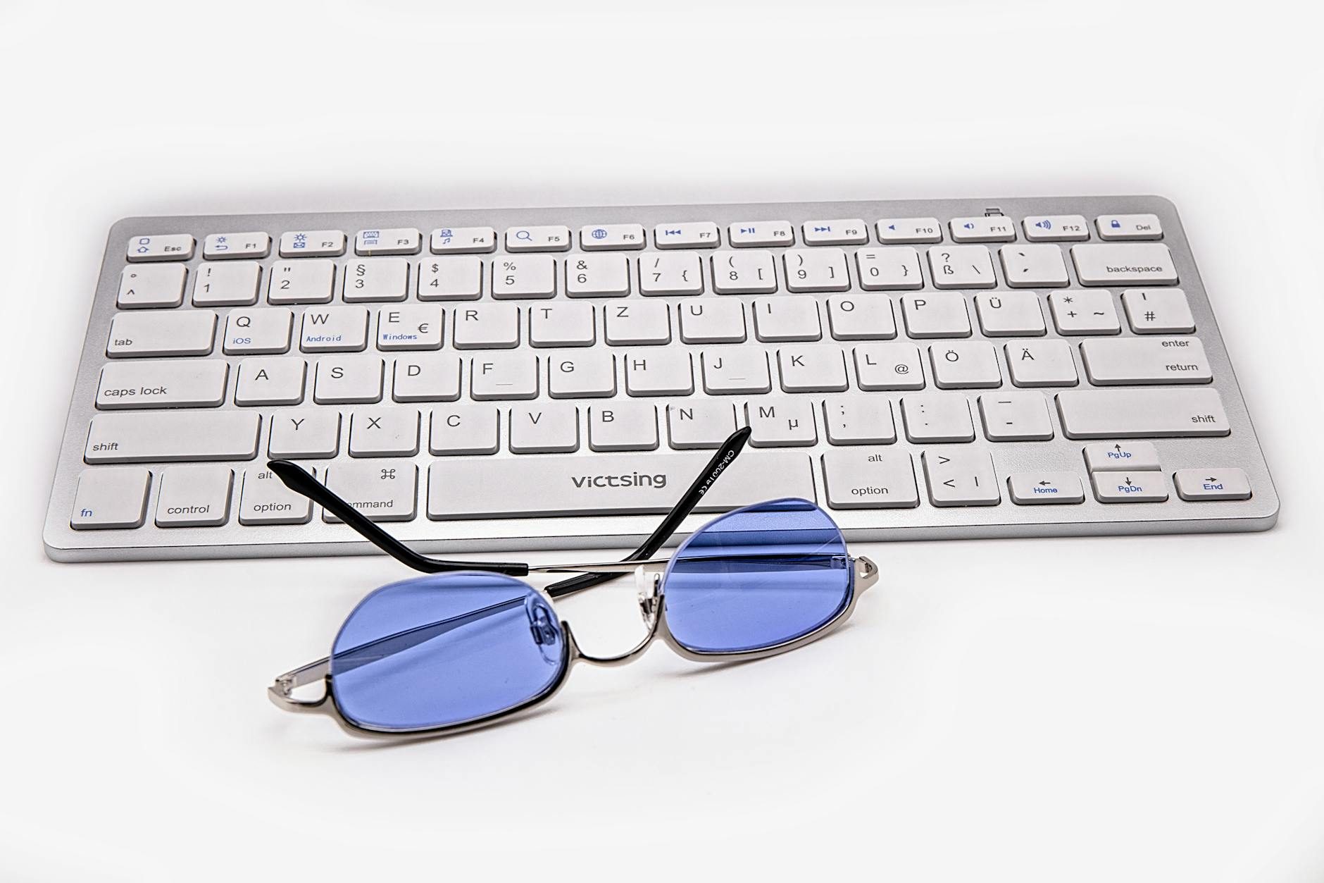 5 Things Science Actually Says About Blue Light Glasses (I Tested 7 Pairs)