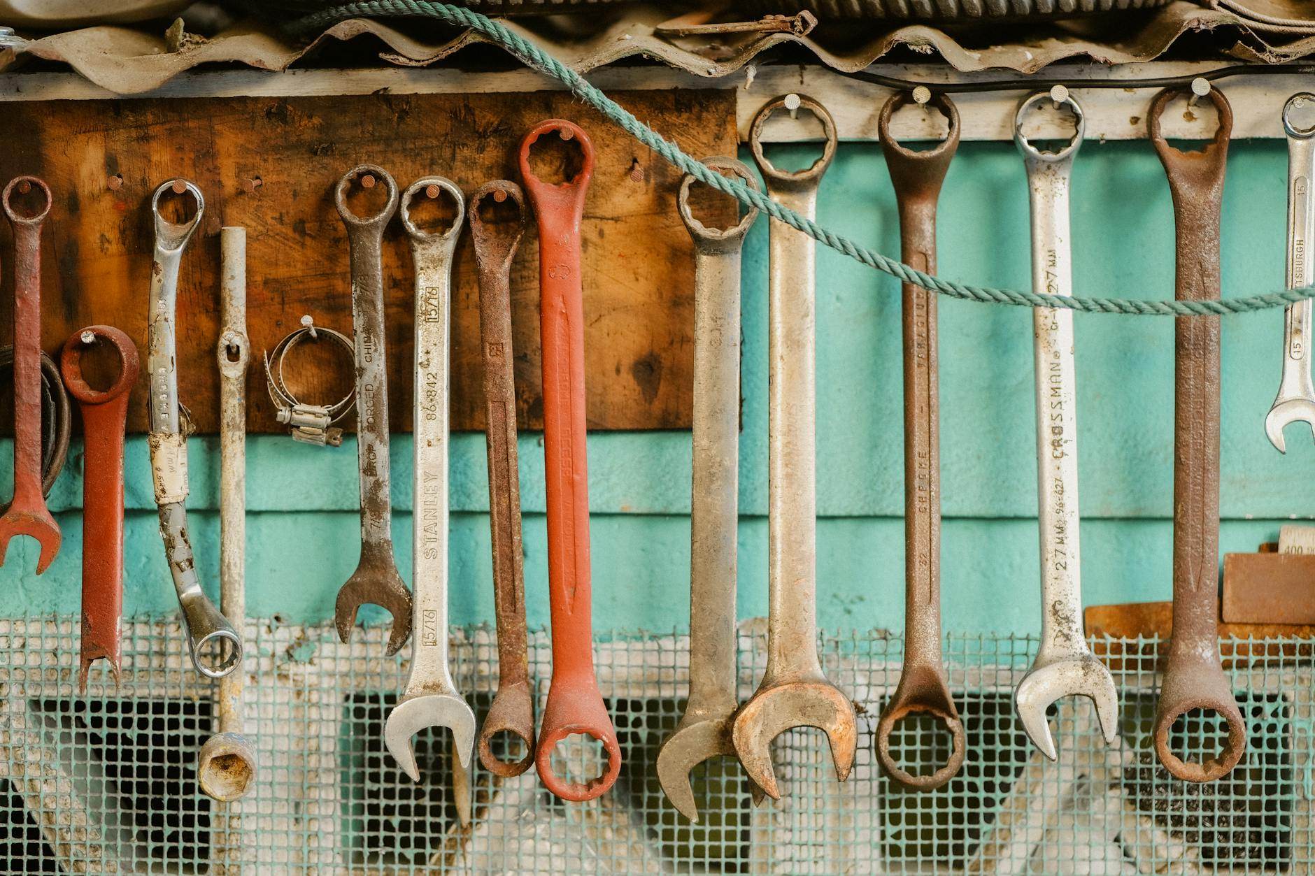 10 AI Tools Everyone Should Be Using in 2026 (And 3 You Should Avoid)