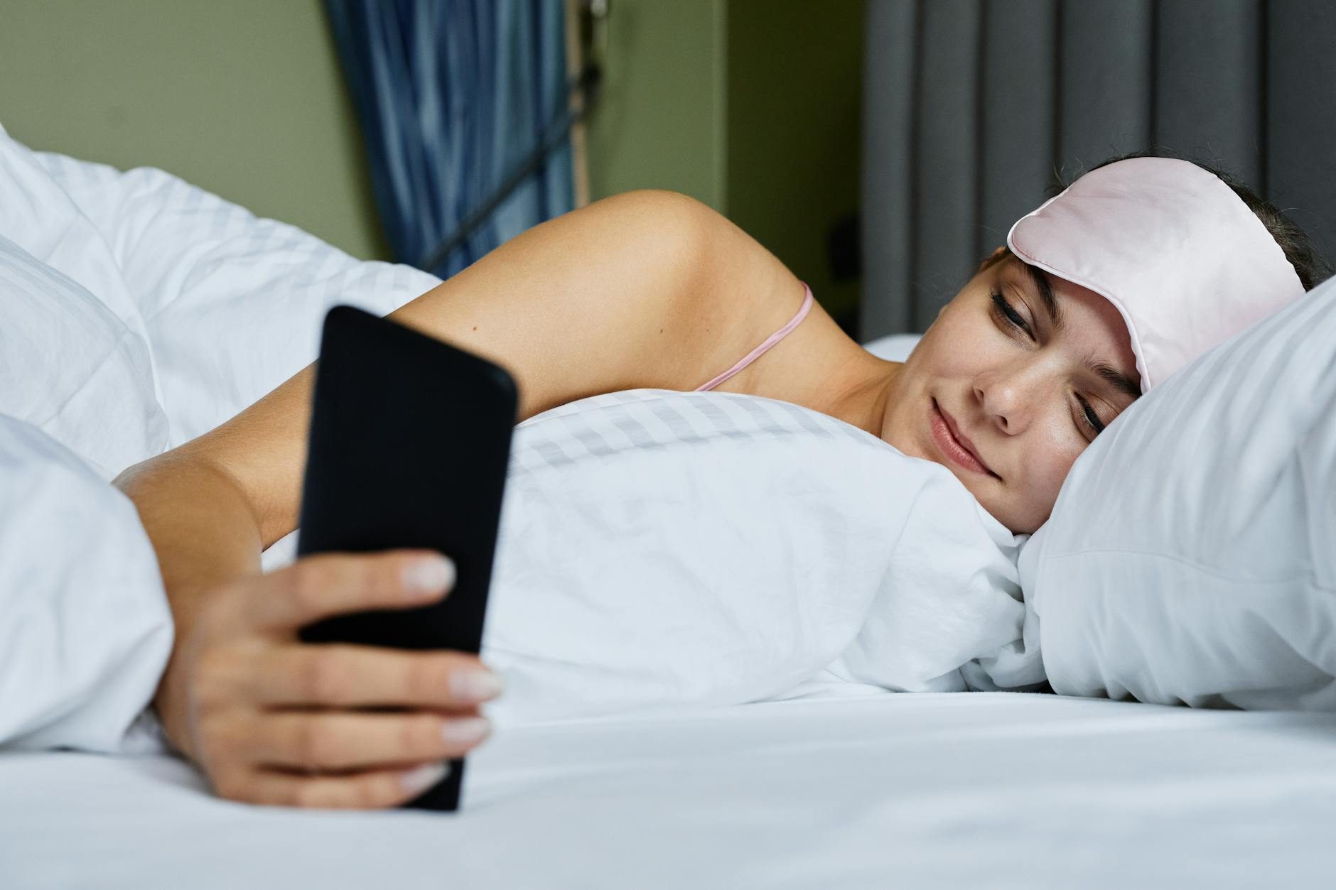 Your Phone Steals 2.5 Hours of Sleep Every Night (Here's the 3-Minute Fix)